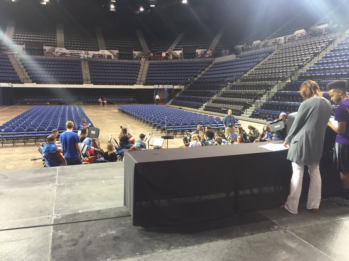 JeffClass2016's tweet image. T- 4 hours till graduation begins🎓😊