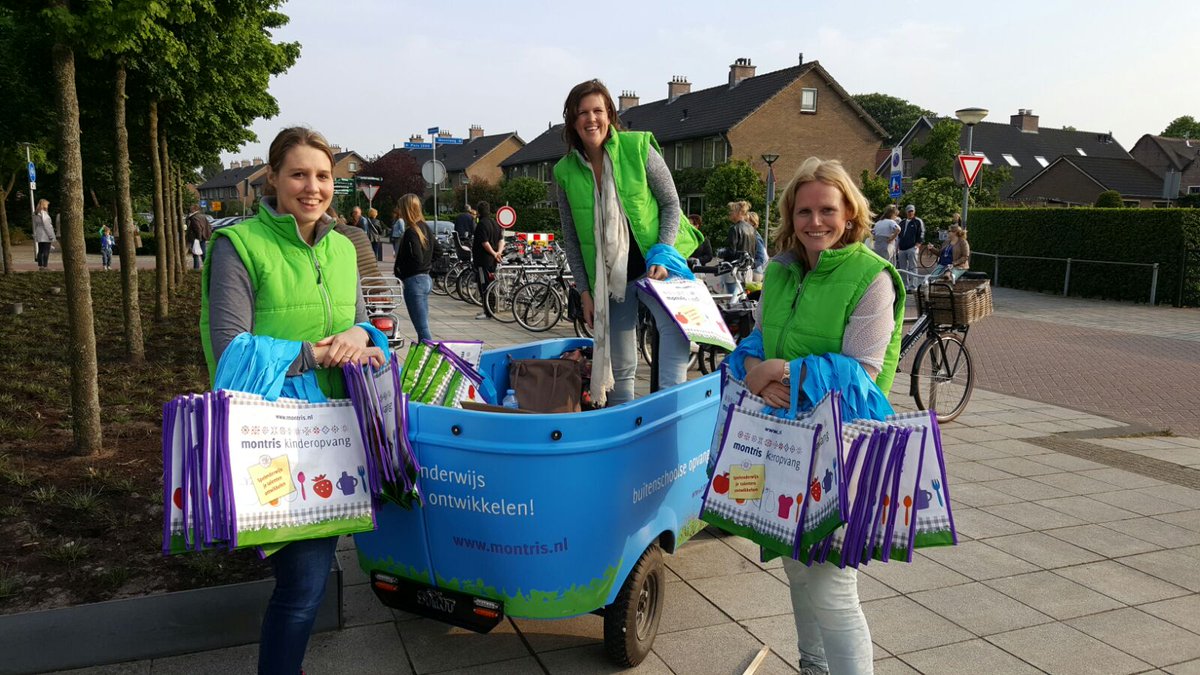 Montris kinderopvang meiden geshopt? Nee, lopers A4D #Huizen aangemoedigd én handige tas uitgedeeld. <a href="/DeTassenkoning/">De Tassenkoning</a>