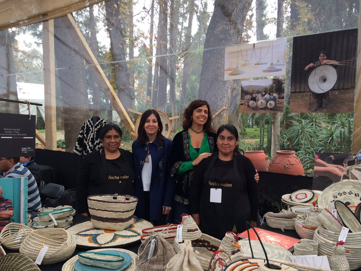 MujerImpacta's tweet image. Hoy en #Artesanos2016 de @Arteoriginario distinguimos a Claudia Hurtado, gestora del proyecto Ñocha Malen 👏