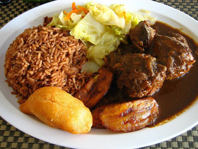 chesterjonesjnr's tweet photo. Stew Chicken + Rice &amp; Peas + Steam cabbage + fried dumpling https://t.co/uCvaYLUxPt