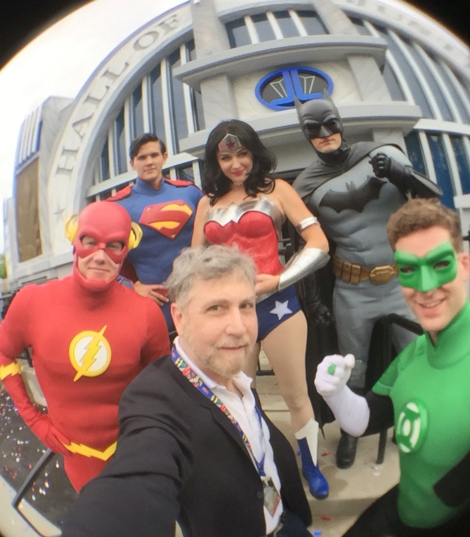 bsvpTV's tweet photo. Thx to the #JusticeLeague for the photo op @SFGreat_America #battleformetropolis #jlbfm https://t.co/IWxnFipKIP