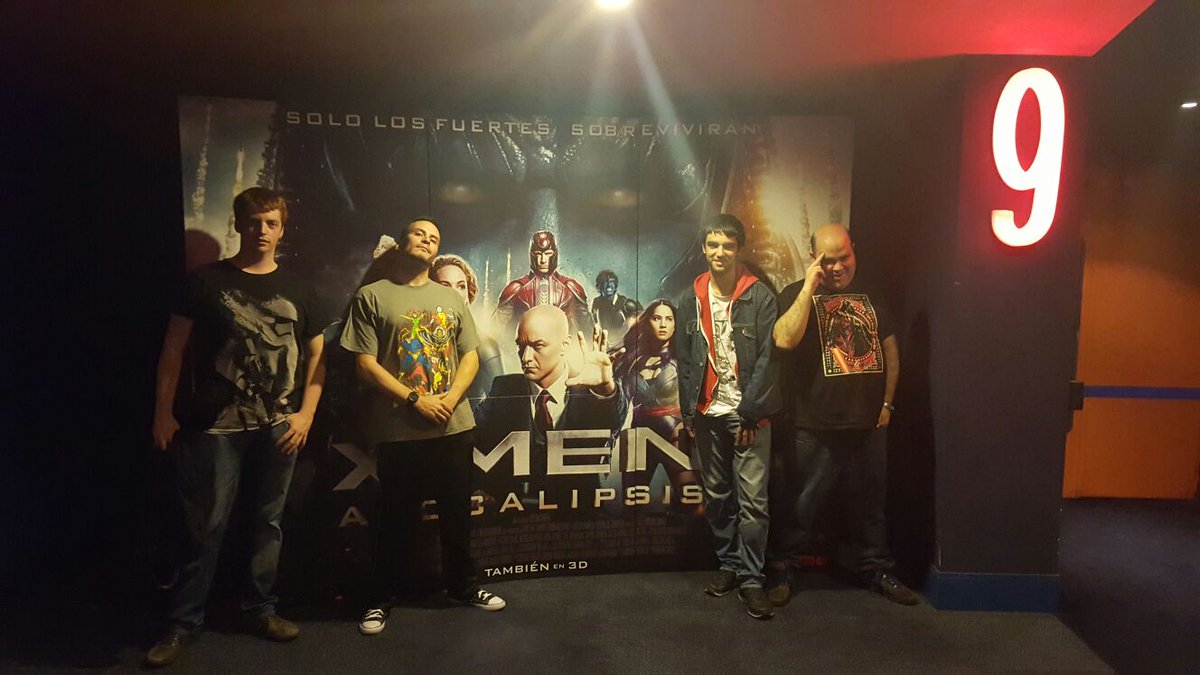 cantina1138's tweet photo. Ayer los miembros de @SWGraduacion fuimos a ver #XMenApocalypse porque todo no va a ser #StarWars https://t.co/exwuuFNdQ0