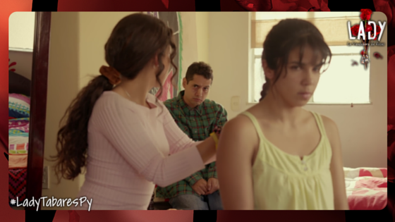LadyTabaresPy's tweet photo. ¡#Jessica casi fue violada por #ElFeto quien fue uno de los ladrones que robó a una encargada de la productora! 😱 https://t.co/UyIgygH8sp
