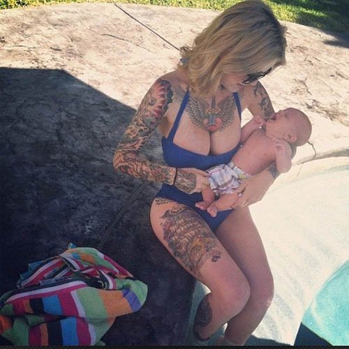 TattoosHeaven's tweet photo. Tattooed Moms Are Beautiful https://t.co/jJc1mYbTzT https://t.co/CCjuHL2vTl