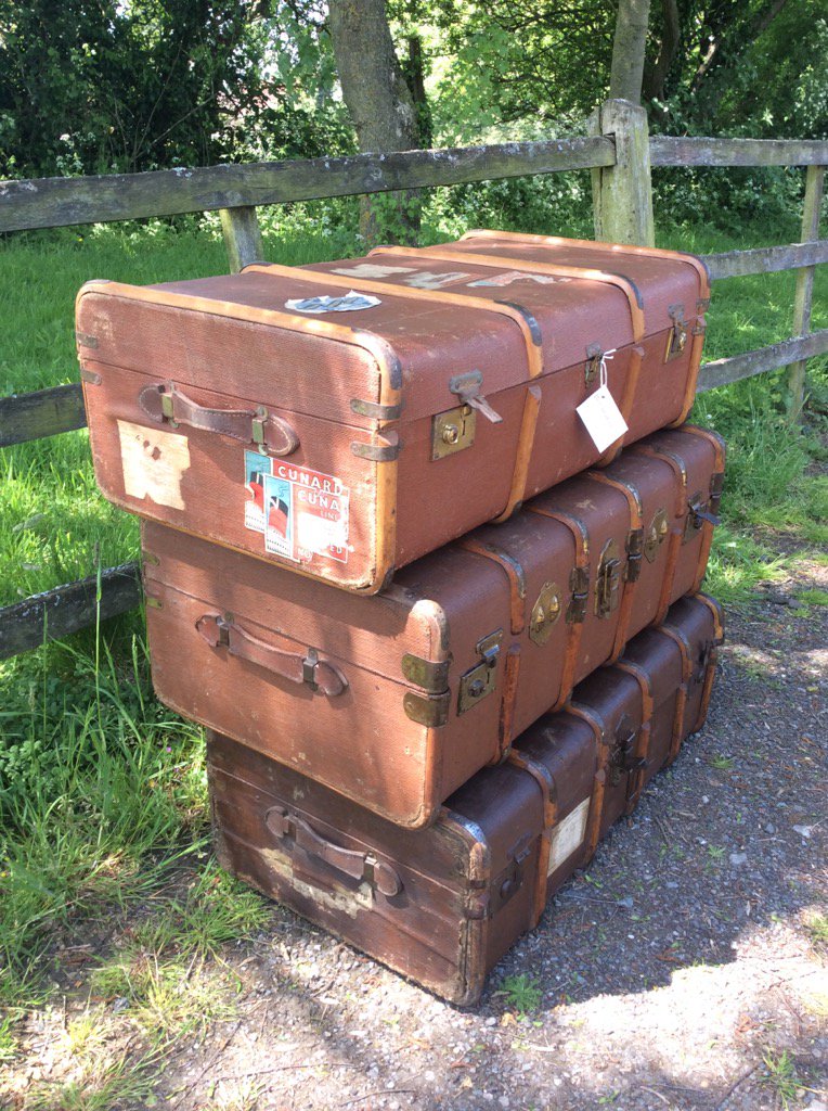 RetrovationUK's tweet photo. #steamertrunk #suitcase #storage #retrovation https://t.co/cZEMavqU5m