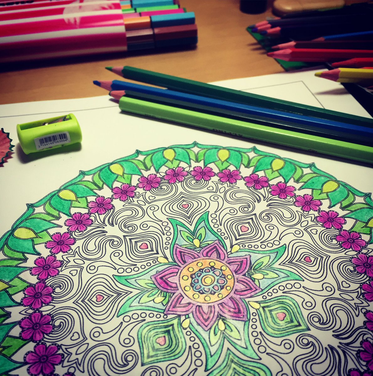 fdz_laura's tweet photo. Keep Calm It's time to relax #mandala #green #relax https://t.co/14qnaDmDA9