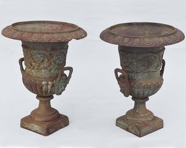 JamesAndJeffrey's tweet photo. Dressing the Outdoor Space by @TheScoutGuide, 19C. Iron Urns from #JamesandJeffreyAntiques https://t.co/JPjGehj9rp https://t.co/1TKQ7XtpWO