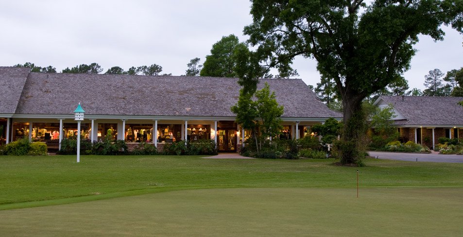 koscharities's tweet photo. Want to play golf here? Bid on this experience at our #silentauction June 11! https://t.co/9RlIdXBlrt #KOS16 https://t.co/KFxBjszKRT