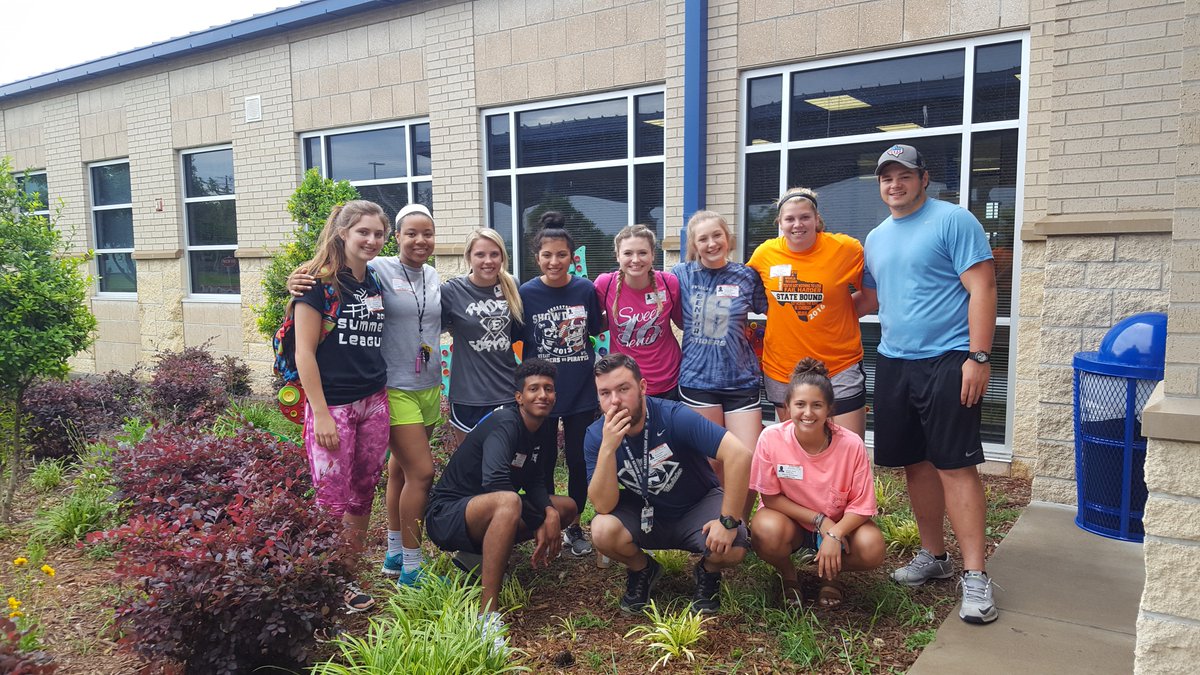 So proud of these #WEHS Seniors who volunteered to work the Field Day <a href="/WatkinsElem/">WatkinsElementary</a> FUN was had by all! <a href="/WEHS_Raiders/">WEHS_Raiders</a>