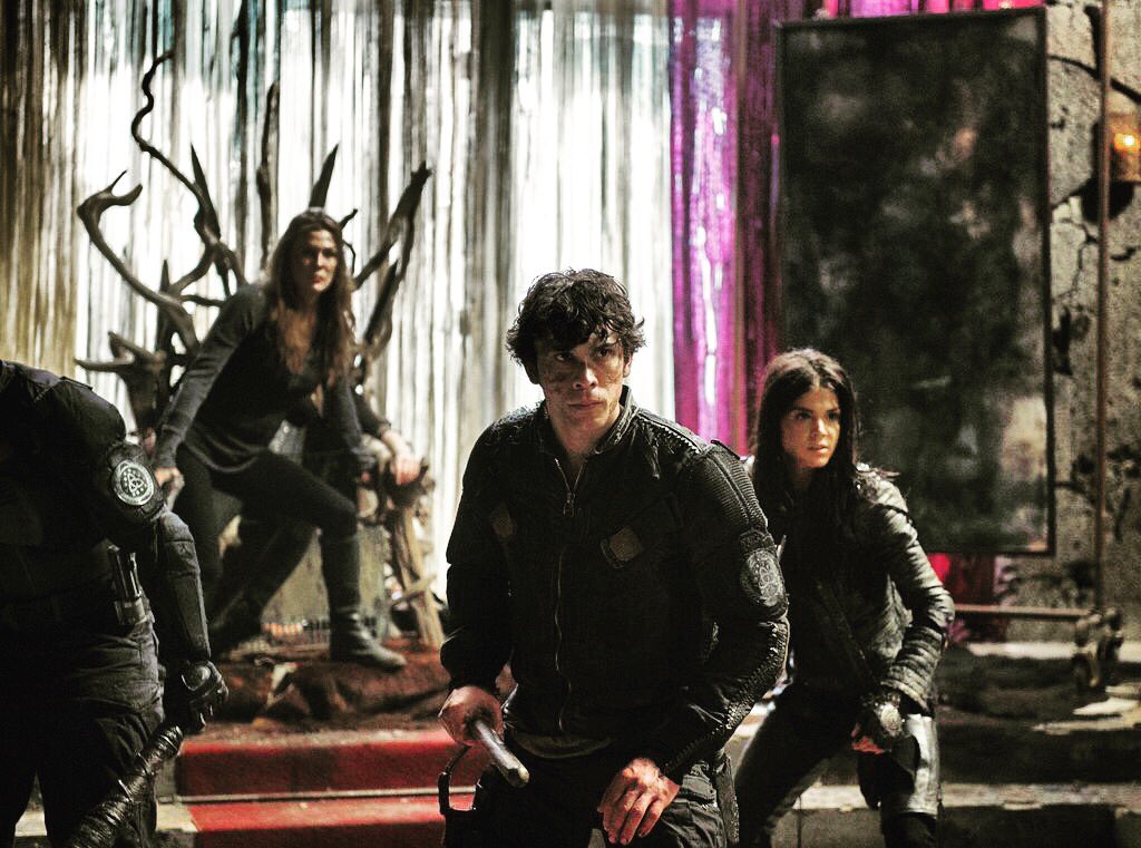 Los100_Spain's tweet photo. Estamos preparados para el último episodio de #Los100 en @syfy_spain. RT si tu tb lo vas a ver. 
#The100 https://t.co/B1IxQD5VeU