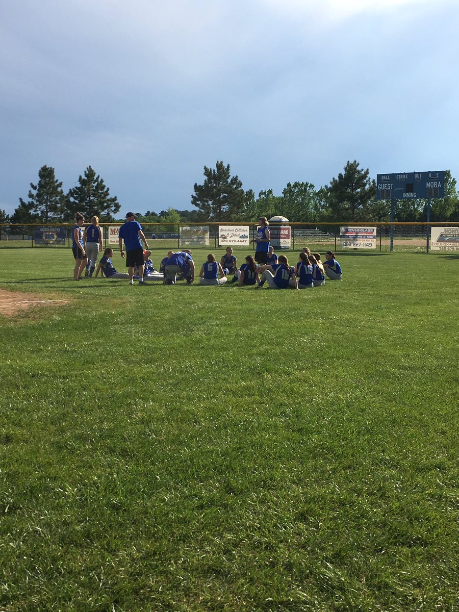 duong053's tweet photo. Good luck to the girls and @wickedswan today! Wish I could be there to cheer ya on! #ForATitle #GoGetEm https://t.co/s6Ba68YgAe