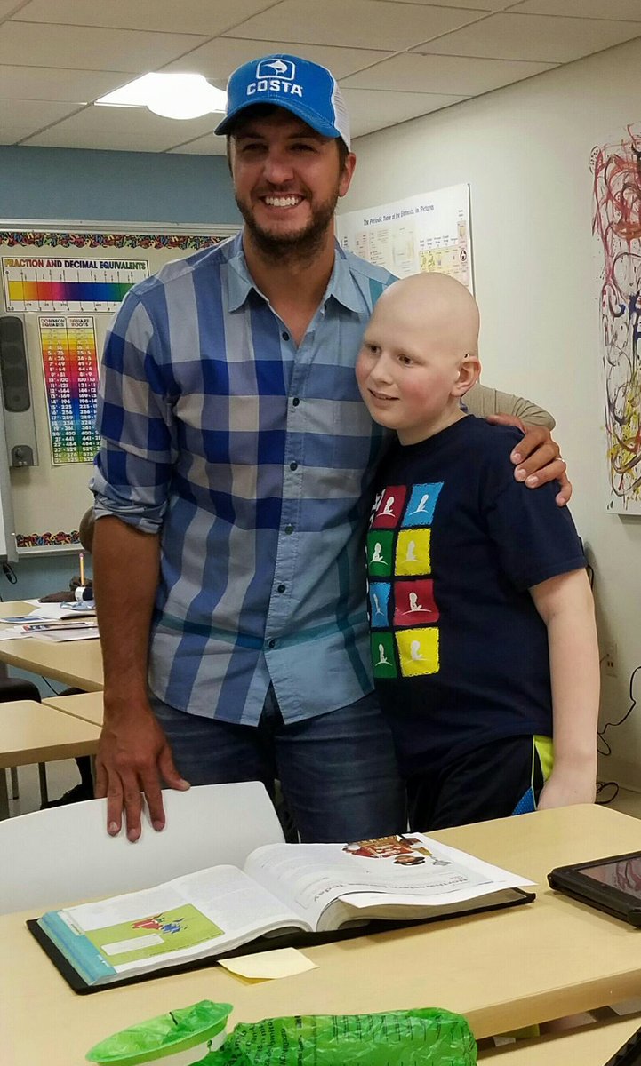 CarsonStrong4's tweet image. Big S/o to @LukeBryanOnline for coming and visiting St. Jude patients and bringing some happiness into their days