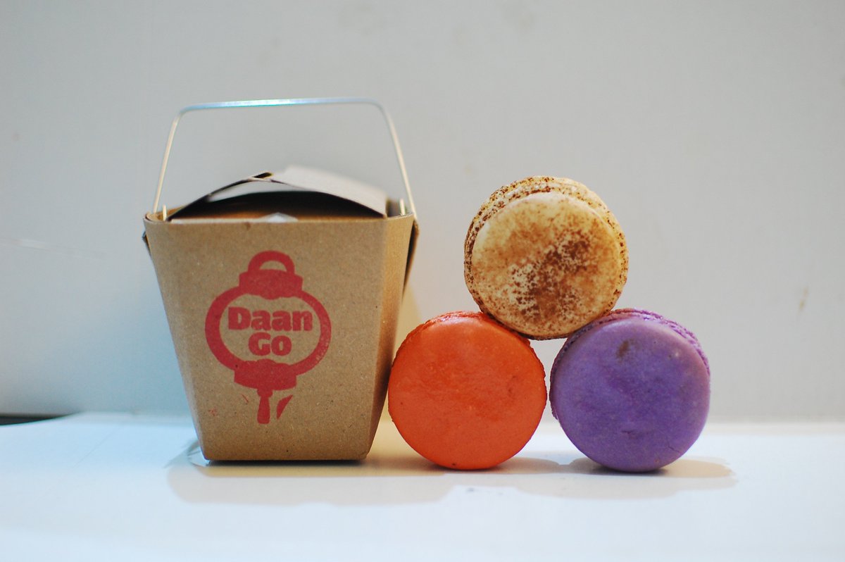 TOFoodFest's tweet photo. Weather may be gloomy but tummies will always be cheery w/ DaanGo's Exotic Macarons! #TOFoodFest2016 📷@Baker_Siu https://t.co/fPa1D5HRhx