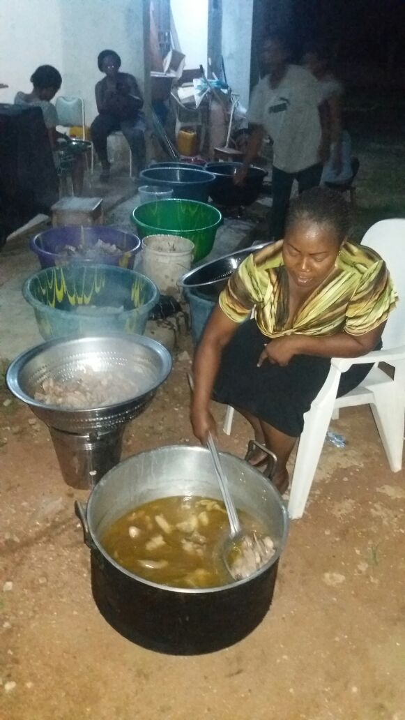 ogssoga's tweet photo. Soup kitchen committee getting ready for #feedourfuture children'sday #ojimgbo @Areafada1 https://t.co/p1tb8TjlTe