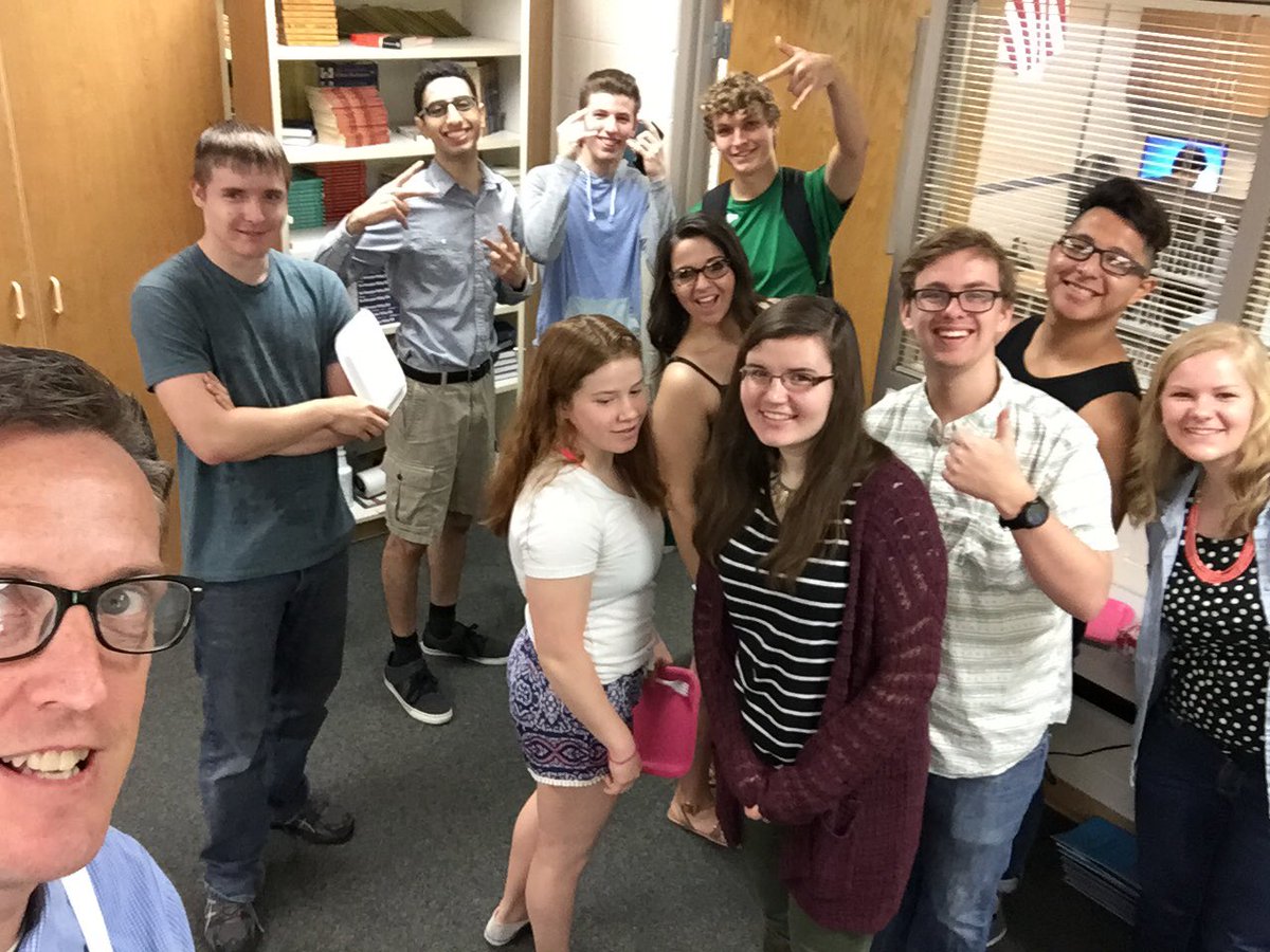 vergil66's tweet photo. Here's a good looking #APELang class. #GoodLuck to each of you. @MinutemenCHS #ConcordPride https://t.co/VqSht8JE9I