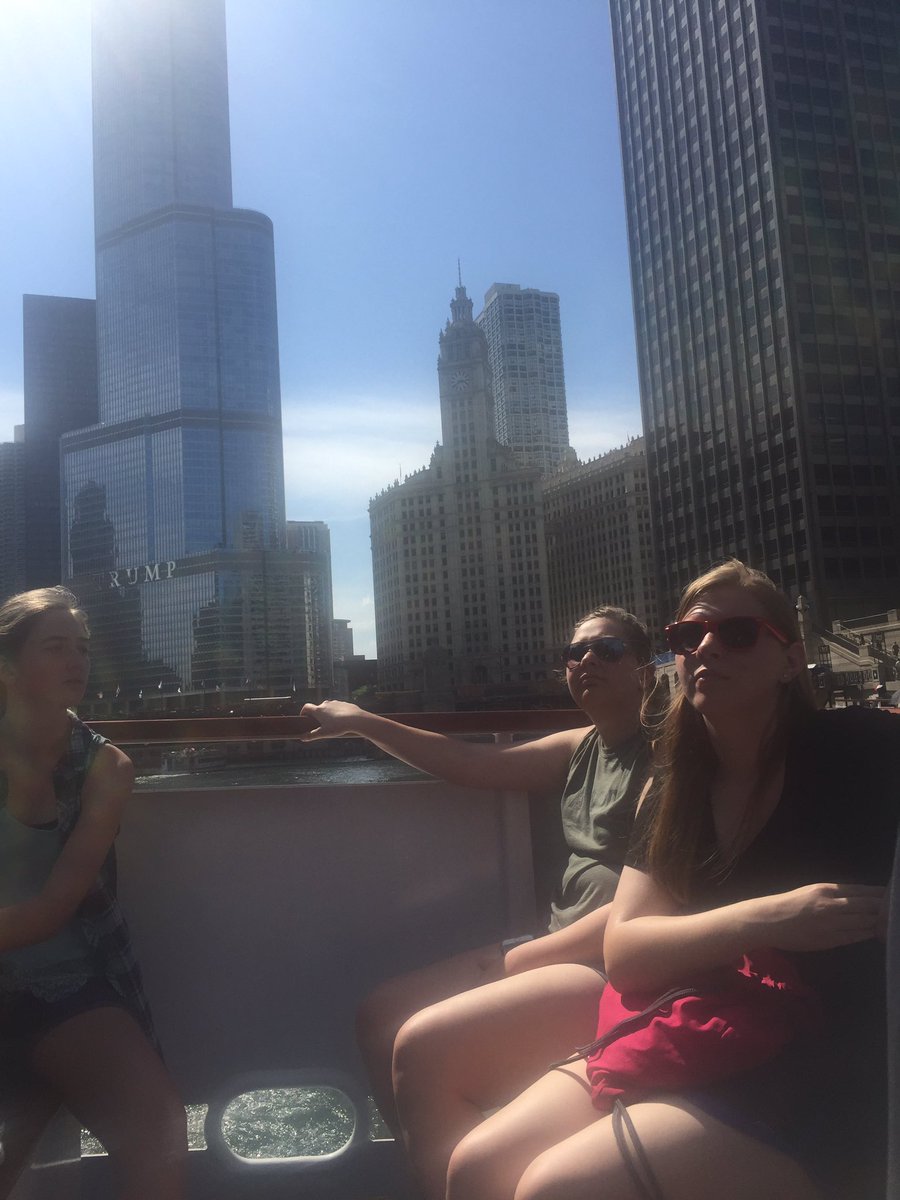 AngelaHackett's tweet photo. Architectural River Cruise  . . . happening now! Sunny skies &amp; fascinating views! #aurorahuskies #ahsBandToChicago https://t.co/ovBpY7GjsP
