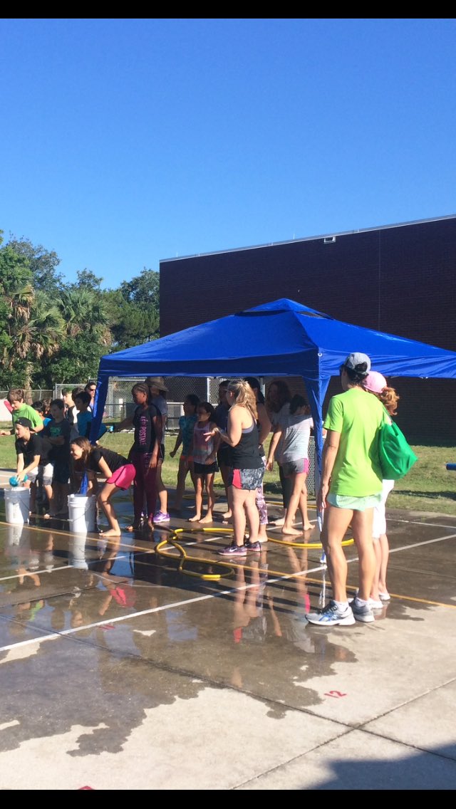 lnmellin's tweet photo. Field day fun at POE! #poetigers https://t.co/umdOPEtkKP