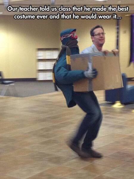 RandomPicz_'s tweet image. He cut a dude in Half and put a ski mask on....