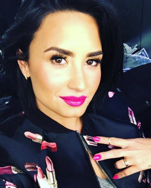 NewYorkColorCan's tweet photo. Demi paired her #CityProof Twistable Intense Lip Color lipstick with her lipstick jacket. #OutfitGoals 🙌🏼 https://t.co/2A2HBd2AI5