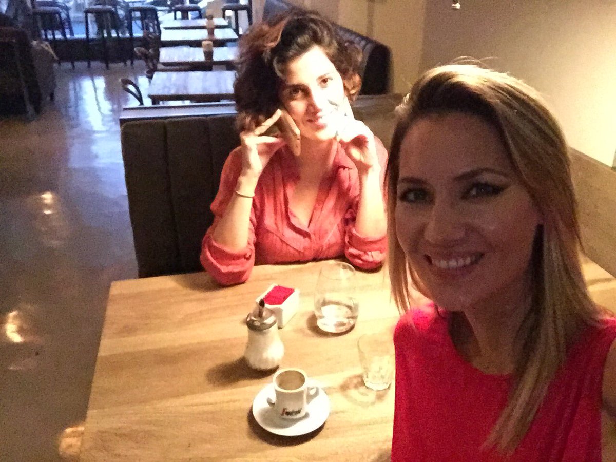 carolinalosada's tweet photo. Con la diosa de @RorrisGiangreco empezando a hablar de #looks  en @snatchbue 👍 https://t.co/kPlB8goVQj