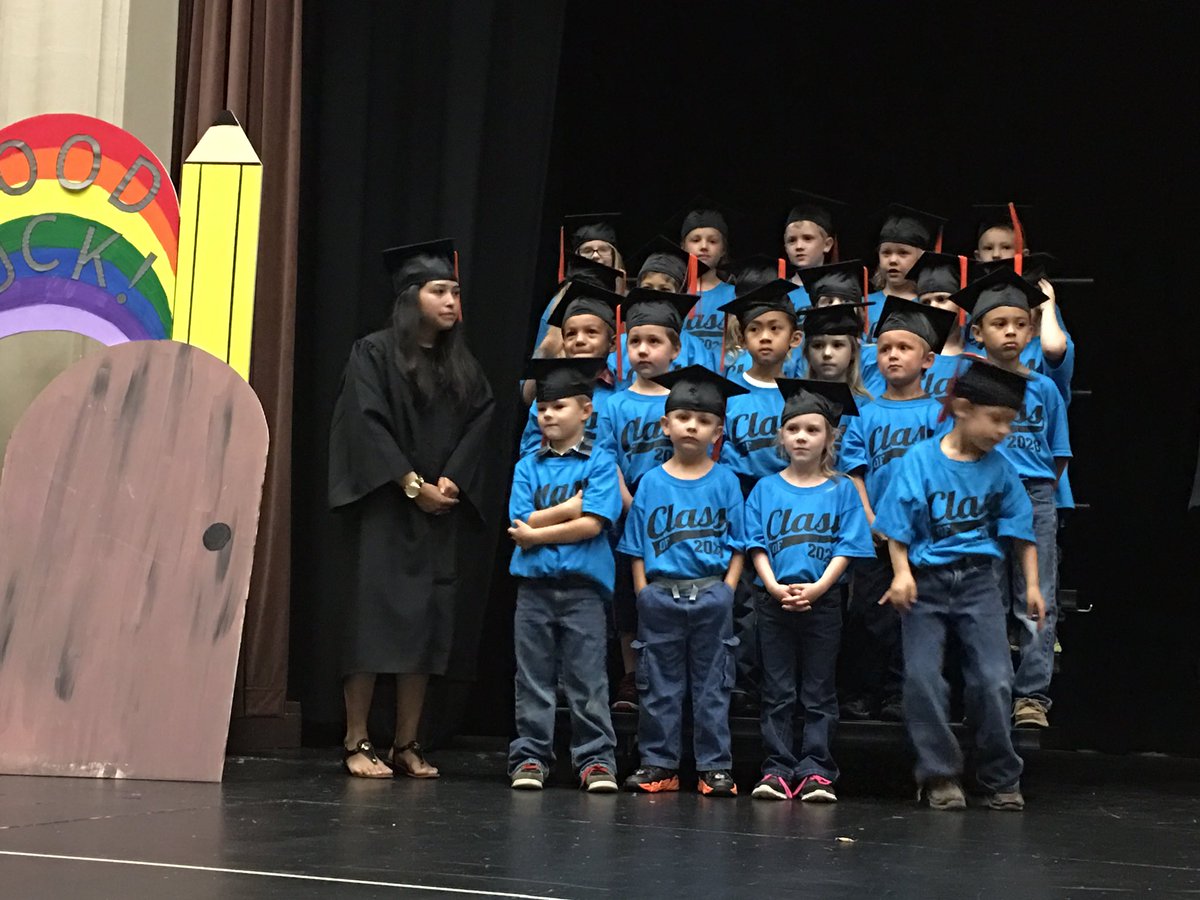 TowerPrincipal's tweet photo. Oh Happy Day! #KinderGraduation2016! @HardinBurk @burkburnettisd https://t.co/IPOqRasx8c