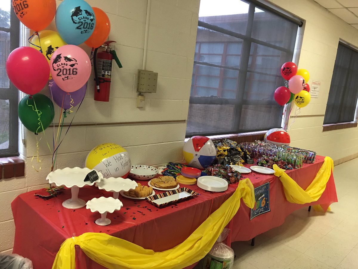 TowerPrincipal's tweet photo. #KinderGraduation2016! Awesome reception! @HardinBurk @burkburnettisd https://t.co/wQmhezJfod