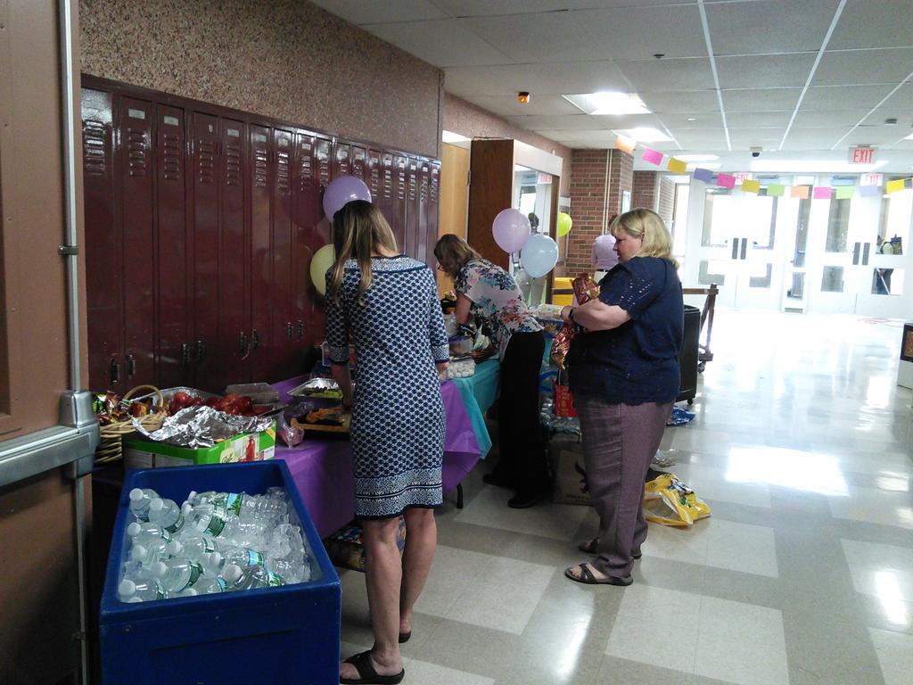 MsWJBHS's tweet photo. Thanks to all the parents for the snacks at #jbhspalooza16 https://t.co/s5YTMWhIhB