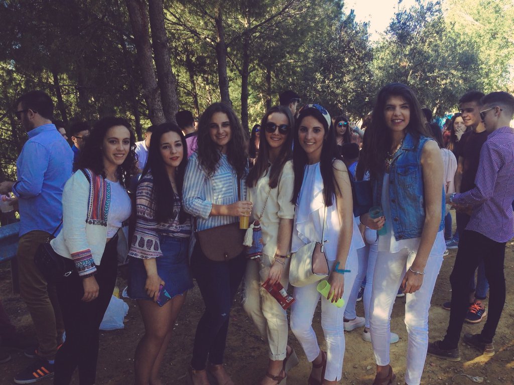 marliebanes's tweet photo. @mariasojoo @MiriUber98 @carmenbermu @marian_sp98 @Maria_B9 que poquito nos queda🔜🔜⏳ https://t.co/AytXTVgsSf