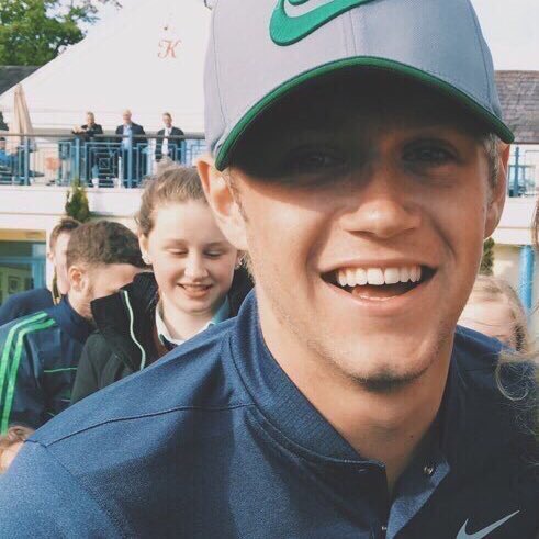Updates1D_x3's tweet photo. sitting here in tears because its just hit me that i will never meet him... im so pathetic https://t.co/2Sm9p6DW0f