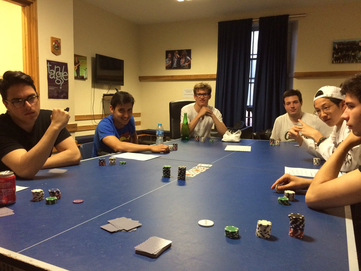 ThomasonHouse's tweet photo. Poker night....today is for learning...... #innight https://t.co/H6HQvqVHVh