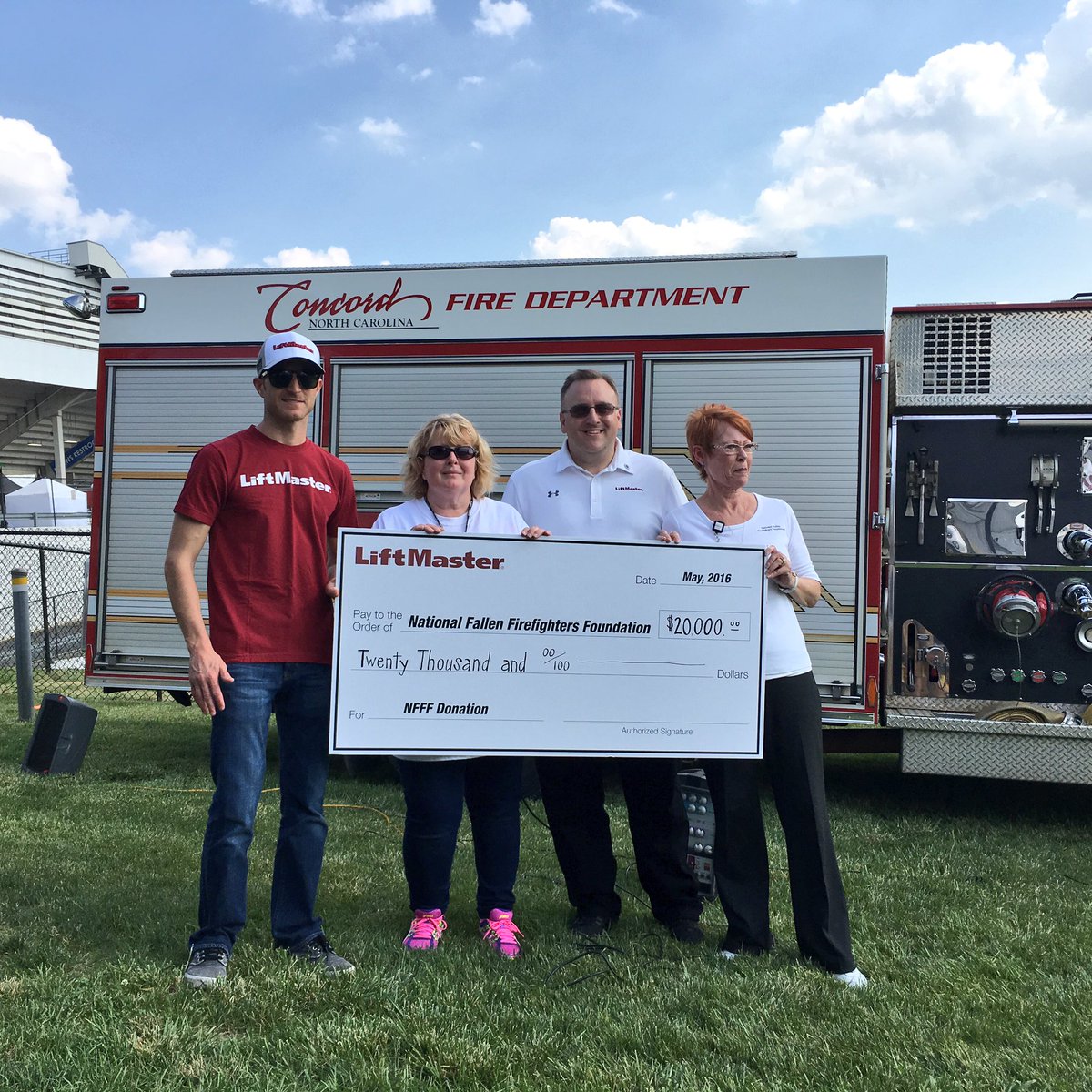 LiftMaster's tweet photo. Thanks again, @kaseykahne, for joining LiftMaster to donate $20k to @NFFF_News families. Good luck at #LiftMasterPN! https://t.co/r0LYTI2RVo