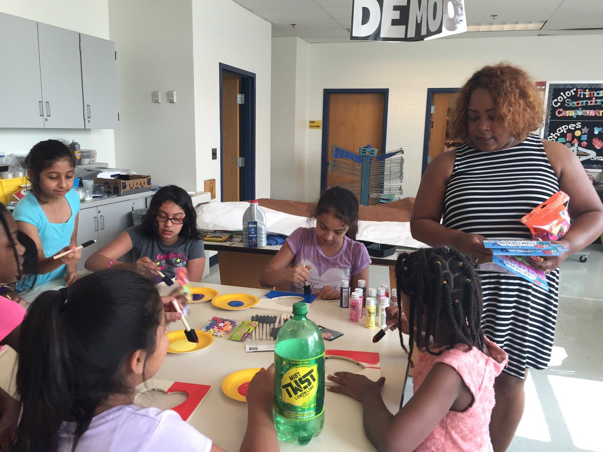 SpaceofHerOwn's tweet photo. @HFBSTEM @RandolphStars check out our girls making picture frames. Thanks @APSPartners for spending the day with us! https://t.co/uQ2Eu1Fi08