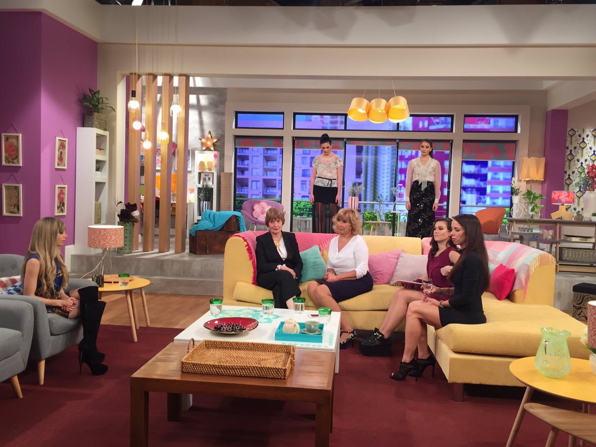 Ahora #MabelIbañez y <a href="/gisecampanita/">GISELA BERNAL 💐</a> en #Desgeneradas por <a href="/canal9oficial/">El Nueve</a>