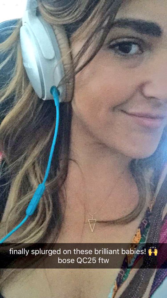 christinaleiigh's tweet photo. just took my first flight w/ the @bose QC noise-cancelling headphones and umm... they're everything ✈️ #upgrade https://t.co/uMSTvt4xzR