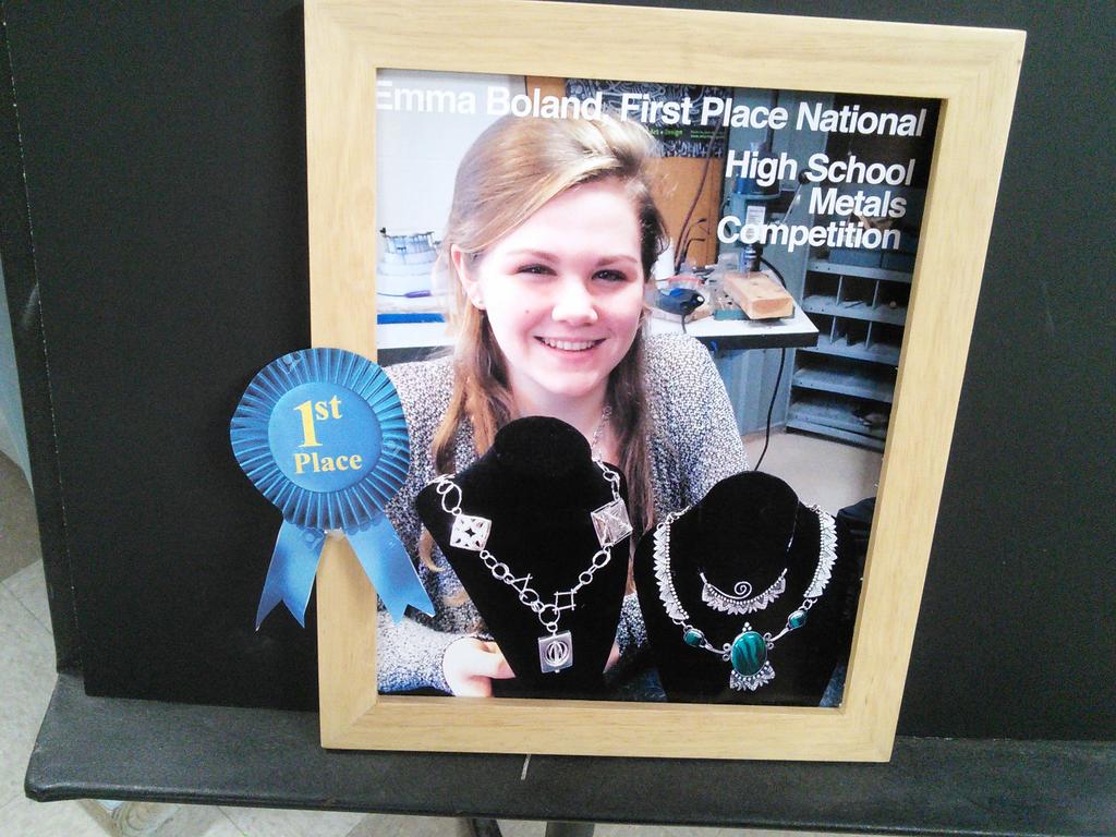 MsWJBHS's tweet photo. Awesome jewelry by Barlow metalsmiths! #jbhspalooza16 https://t.co/zBGpNYhh6D