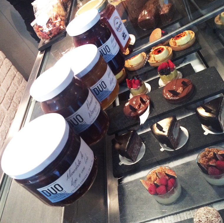Duo_53's tweet photo. ¡Ya es jueves y nuestra vitrina los esta esperando! ¡Vengan a probar todos los deliciosos postres que tenemos! https://t.co/6Ea2J1yqex