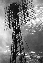 whathappend_oo's tweet photo. In 1946, @whathappend_oo The US Army makes radar contact with the moon for the first time. https://t.co/bDwx82YIq1