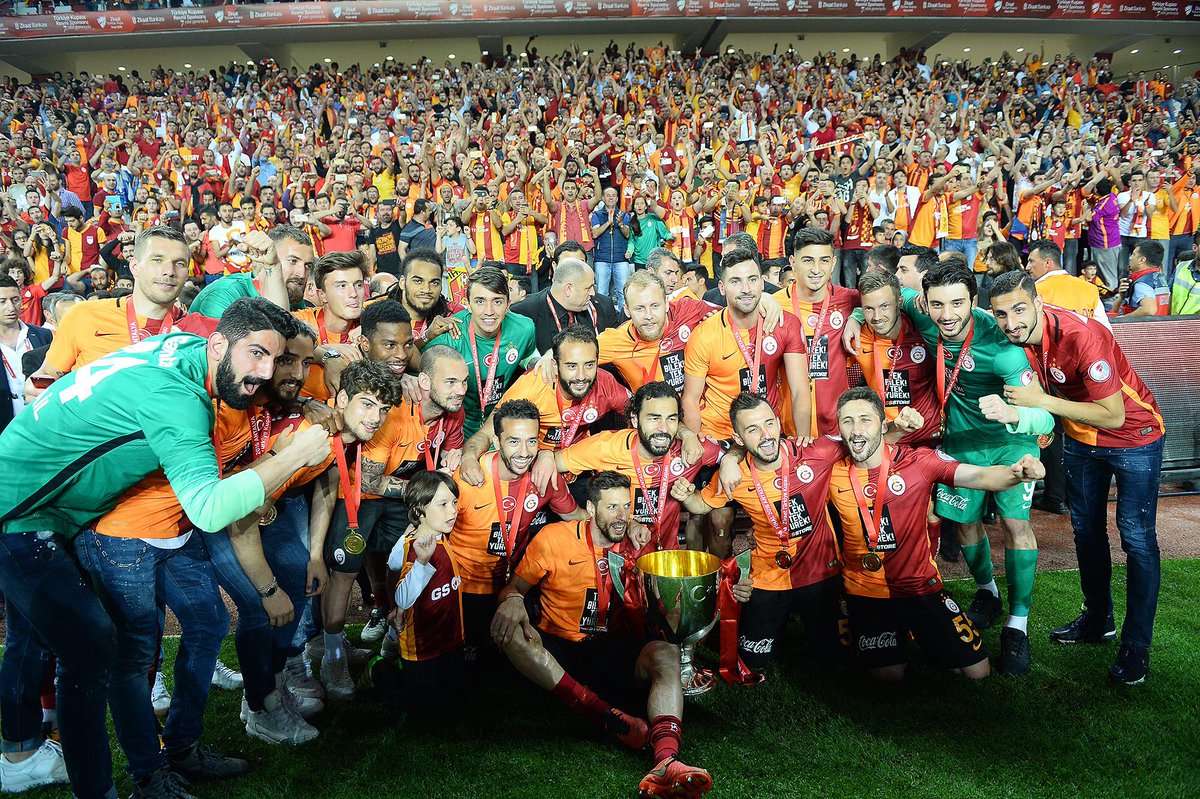 GalatasaraySK's tweet photo. Size yine hüsran! Bize yine kupa var! https://t.co/yz2PRJUt2H
