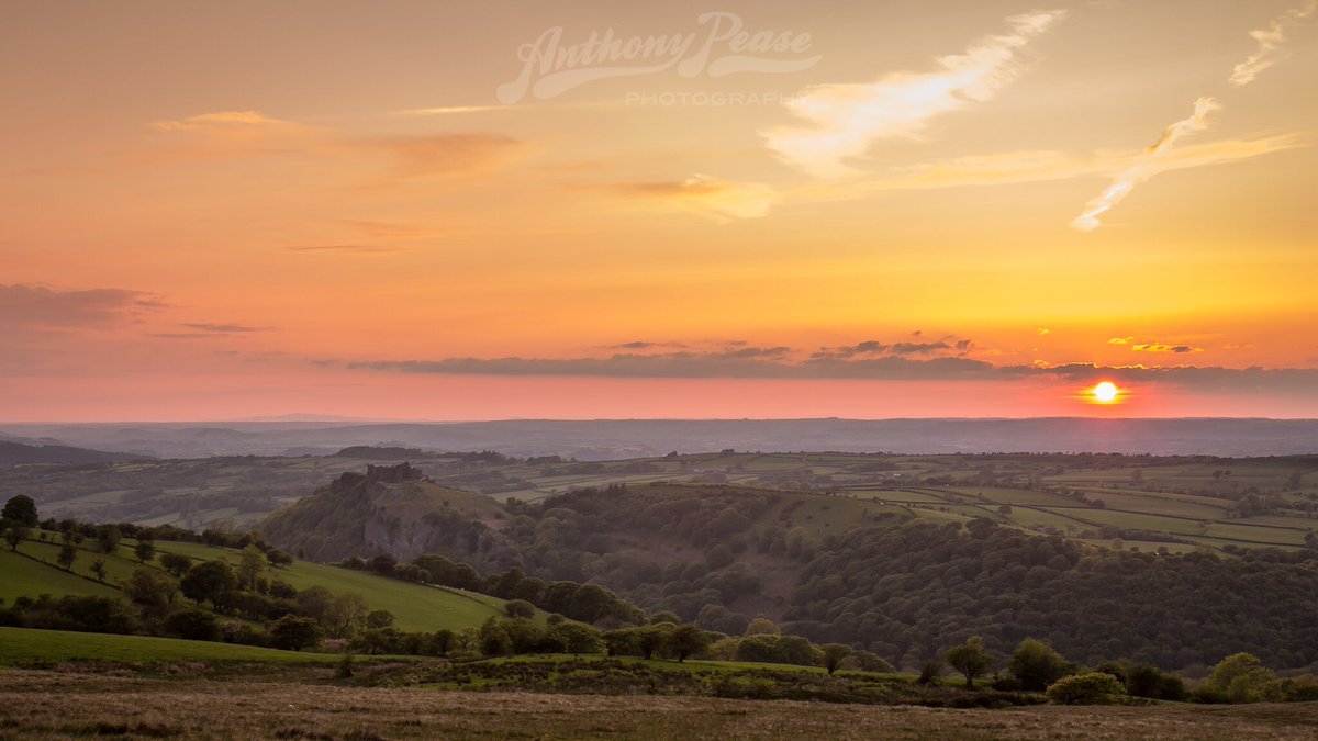 Lovely sunset over Carreg Cennen Castle tonight. #breconbeacons #sunset #photography #castle
