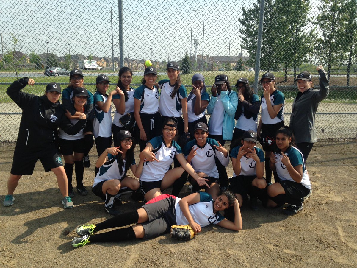 MissGates9's tweet photo. Such an honour to see these girls develop into true ball players! Big win! #castleproud #softballrocks @Ms_JLittle https://t.co/ZYxKmh2wRd
