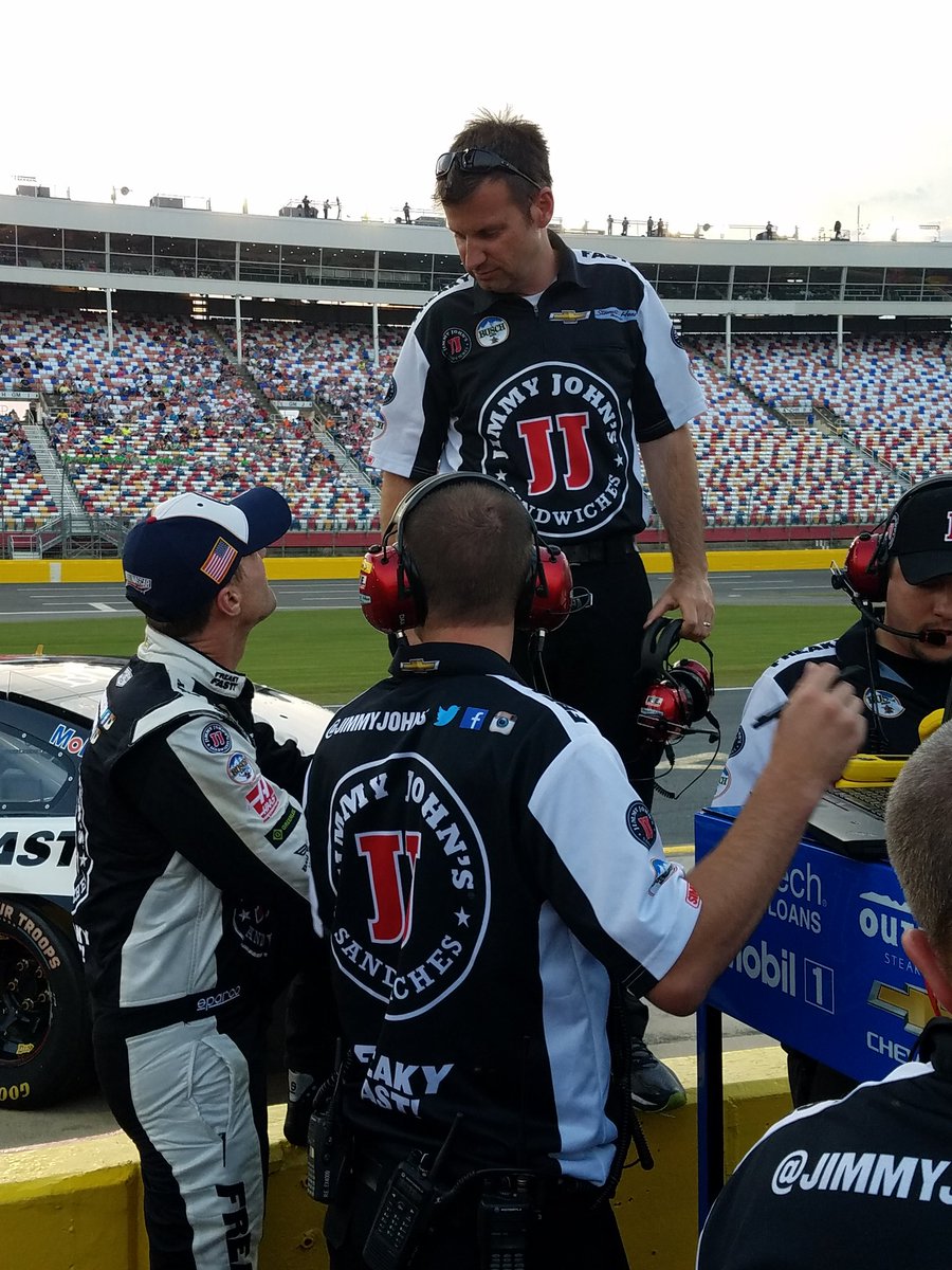 PRNlive's tweet photo. .@KevinHarvick and crew chief @RodneyChilders4 chat after 3rd round qualifying. Kevin will start P8 #LiftMasterPN https://t.co/RRBBTI2Y90