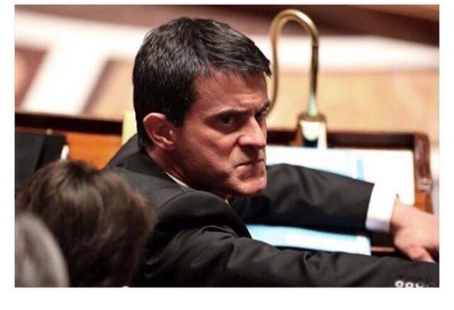 HumourAddict's tweet image. Quand tu recois un bout dgomme derrière la tete et que cette fois t bien décidé à te faire entendre