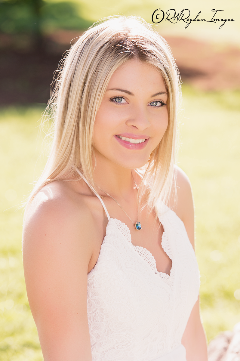 RWRigdonImages's tweet photo. Future @maryvilleU #Saint @breannE_dale! This girl is gonna seriously change this world! #2016Senior #B16Deal https://t.co/2x5wy5mOQY