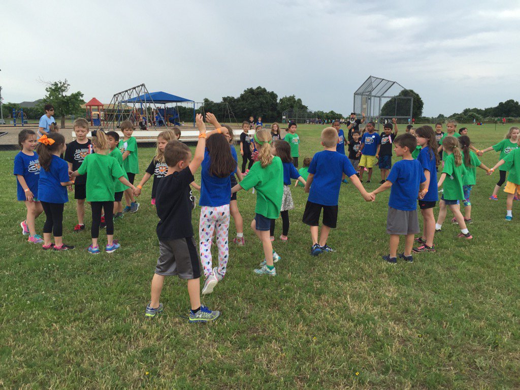 MandKProduction's tweet photo. Loved the 1st grade unofficial field day fun @OCTGriffard @OCTWelch!  #theoctway https://t.co/bRAoTi1sYU