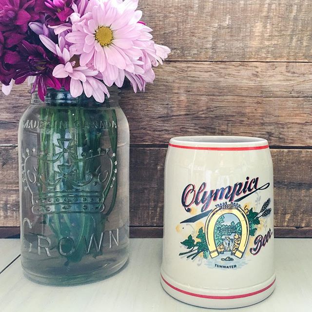 TheOriginalOly's tweet photo. Old school Oly #OlympiaBeer #TBT https://t.co/2JI0qqp8pY