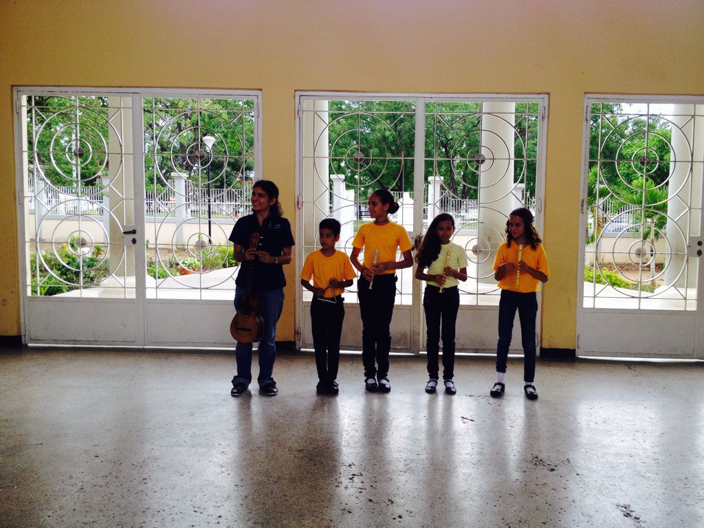ModSILoyola's tweet image. Muestra musical en la Escuela Pablo Manzano Veloz #Los40DelSistemaEnLara Nivel Infantil Flauta Dulce @Yulyannrabert
