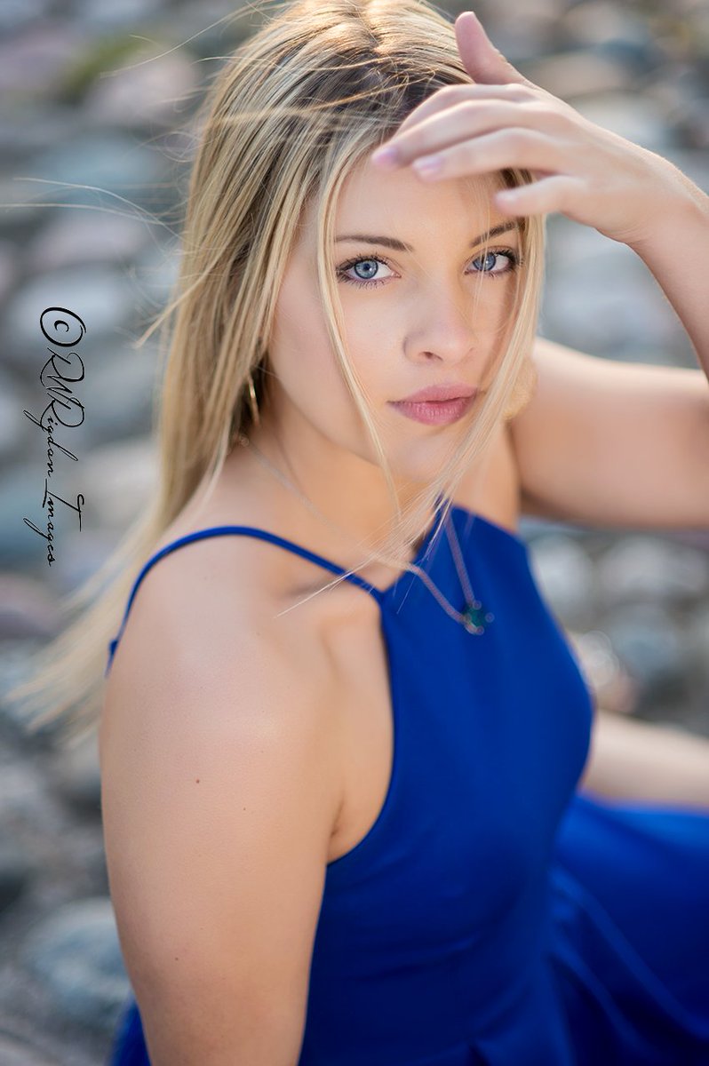 RWRigdonImages's tweet photo. #BlackandWhite or #Color? Oh @breannE_dale, you're beautiful no matter how the image is edited! #2016Senior https://t.co/9bZ0H3Q90V