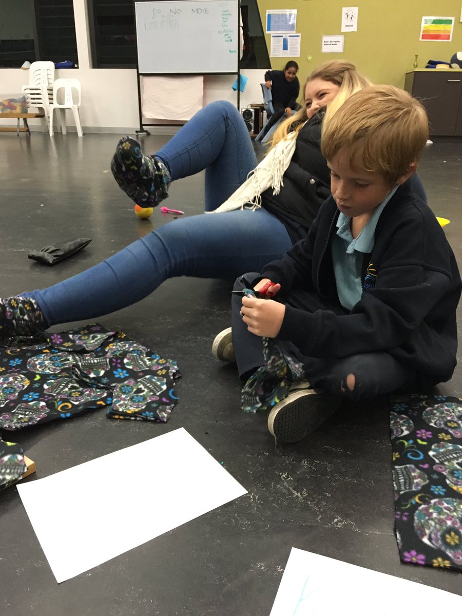 GlengalaKC's tweet photo. Tandah making his own little winter socks while Taylor models a pair #GlengalaKellyClub #SockMaking #WinterIsComing https://t.co/l6lBT6mqLD