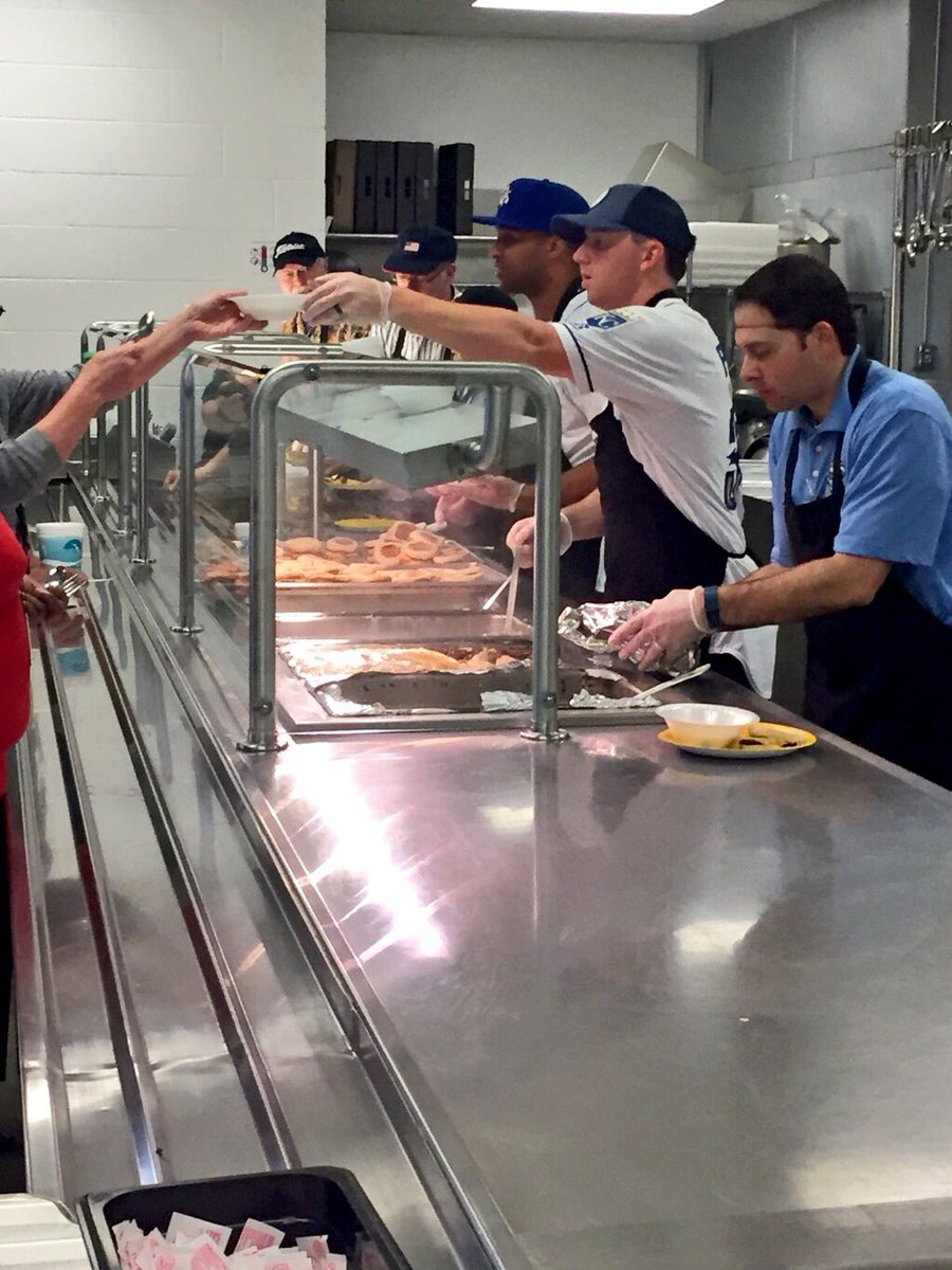 OmahaPrez's tweet photo. .@OMAStormChasers #ChasersCommunityWeek @OpenDoorMission for lunch. Special thx to Malcom Culver & Mark Peterson https://t.co/L1niyvOshm