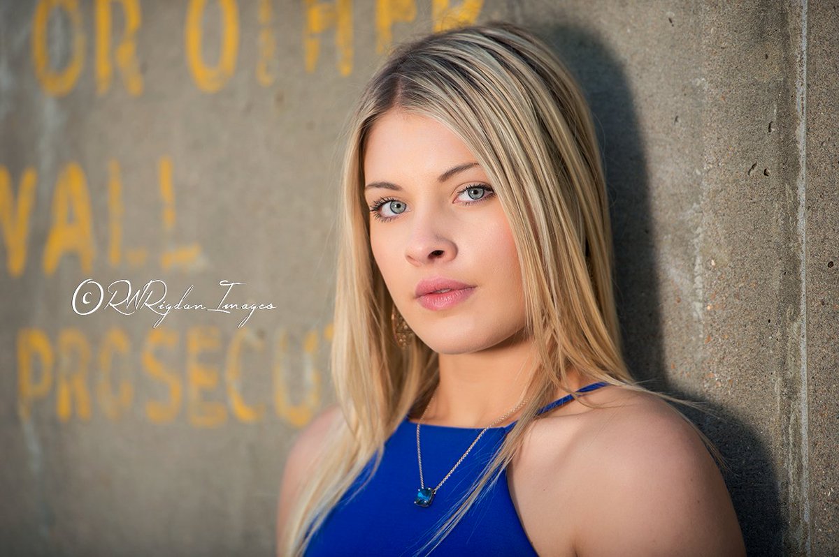 RWRigdonImages's tweet photo. Oh that Blue dress just made your blue eyes pop @breannE_dale! #2016Senior https://t.co/AVdoc0I6pE
